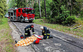 Wypadek motocyklisty i szybka akcja strażaków – FILM